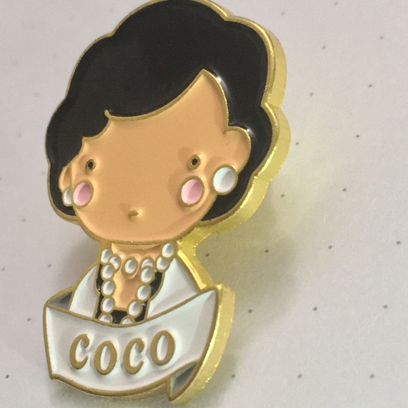 Coco Chanel Fashion Icon Enamel & Metal Pin NWB - Picture 3 of 6
